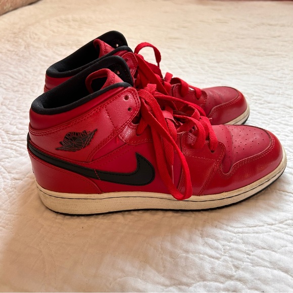 Air Jordans red Size 5 Youth - Picture 2 of 7